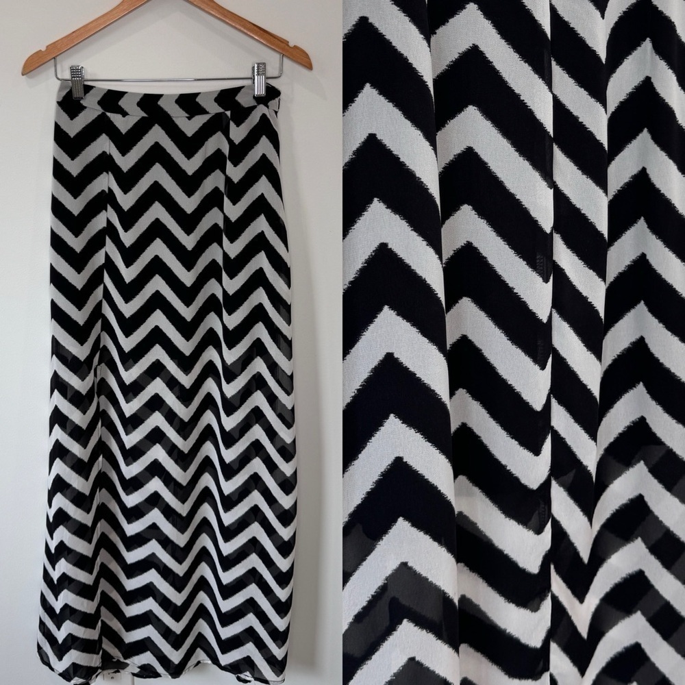 Love 21 Black and White OmbrΓ© Chevron Mini Skirt with Maxi Layover (S)